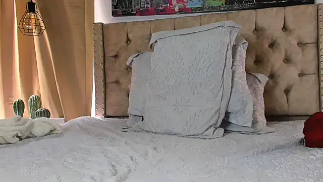 KeryHillson online show from February 28, 2025, 12:42 pm