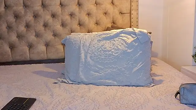 Snapshot of KeryHillson chatting on February 11, 2026, 12:32 pm KeryHillson online show from February 11, 2026, 12:32 pm