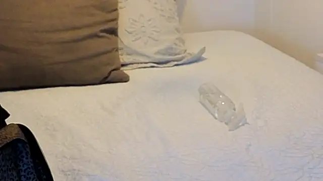 Snapshot of KeryHillson chatting on February 12, 2026, 12:11 pm KeryHillson online show from February 12, 2026, 12:11 pm