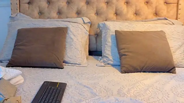 Snapshot of KeryHillson chatting on February 18, 2026, 1:29 pm KeryHillson online show from February 18, 2026, 1:29 pm