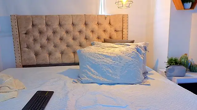 Snapshot of KeryHillson chatting on February 20, 2026, 12:49 pm KeryHillson online show from February 20, 2026, 12:49 pm