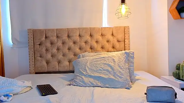 Snapshot of KeryHillson chatting on March 6, 2026, 2:13 pm KeryHillson online show from March 6, 2026, 2:13 pm