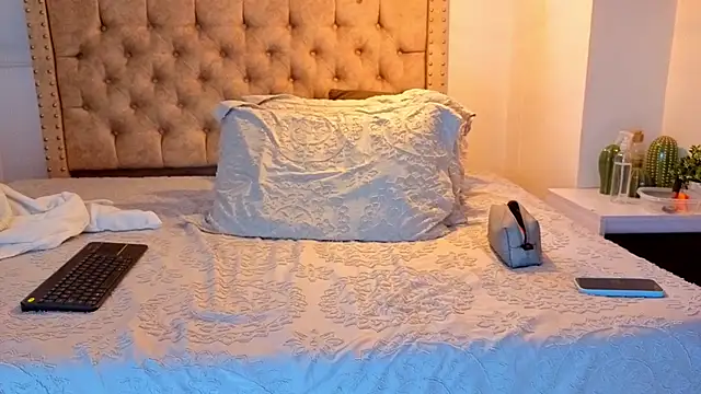 Snapshot of KeryHillson chatting on March 21, 2026, 12:54 pm KeryHillson online show from March 21, 2026, 12:54 pm