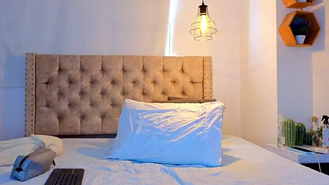 Snapshot of KeryHillson chatting on April 1, 2026, 1:41 pm KeryHillson online show from April 1, 2026, 1:41 pm