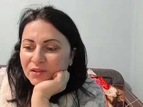 Snapshot of Lillian2 chatting on January 3, 2025, 6:11 am Lillian2 online show from January 3, 2025, 6:11 am