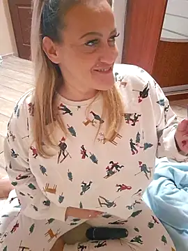 Isabellaa04 online show from December 17, 2025, 10:38 pm