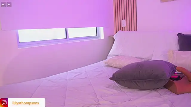 LillyThompson online show from November 21, 2025, 10:08 pm