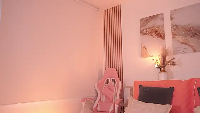 LillyThompson online show from March 19, 2026, 9:19 pm