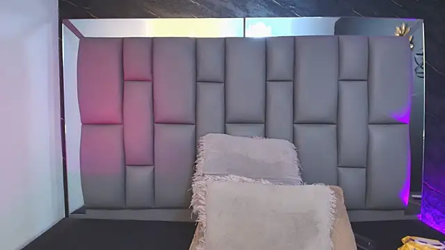  MiaBrown  online show from November 19, 2025, 12:05 pm