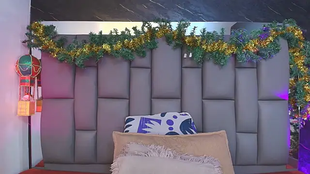  MiaBrown  online show from December 5, 2025, 12:03 pm