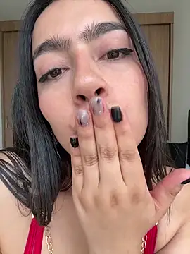 Nicollemays online show from April 6, 2026, 2:29 pm