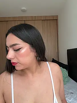 Nicollemays online show from April 9, 2026, 6:02 pm