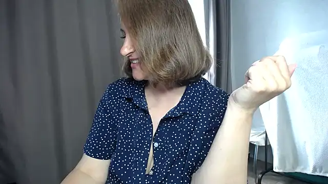 DonnaMagdalena online show from June 14, 2026, 11:45 am
