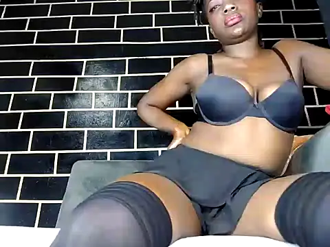 Snapshot of Sweetbeasty chatting on February 2, 2025, 2:59 am Sweetbeasty online show from February 2, 2025, 2:59 am