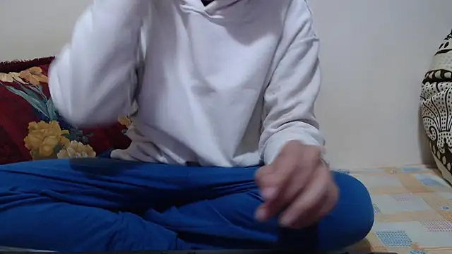 Alexdelarge323 online show from April 14, 2026, 3:18 pm