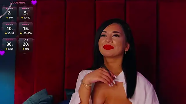 Snapshot of MadyLuxxx chatting on March 22, 2025, 11:53 pm MadyLuxxx online show from March 22, 2025, 11:53 pm