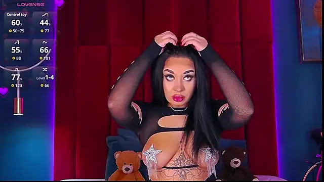 Snapshot of MadyLuxxx chatting on October 8, 2025, 7:00 pm MadyLuxxx online show from October 8, 2025, 7:00 pm