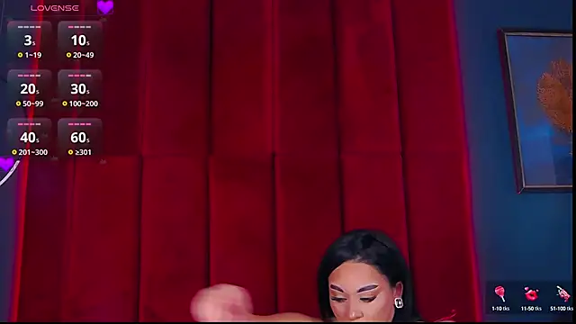 Snapshot of MadyLuxxx chatting on October 16, 2025, 6:42 pm MadyLuxxx online show from October 16, 2025, 6:42 pm