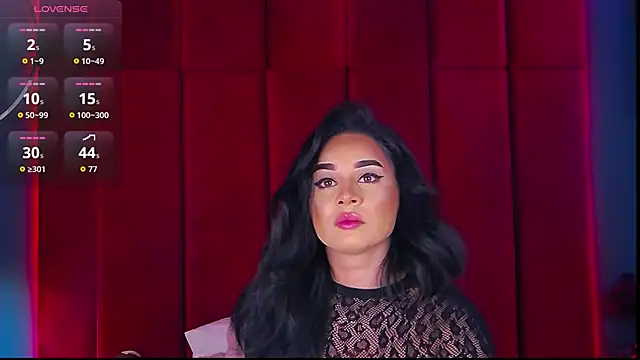 Snapshot of MadyLuxxx chatting on November 18, 2025, 7:40 pm MadyLuxxx online show from November 18, 2025, 7:40 pm