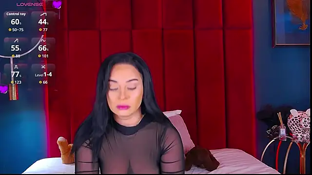 Snapshot of MadyLuxxx chatting on November 20, 2025, 8:30 pm MadyLuxxx online show from November 20, 2025, 8:30 pm