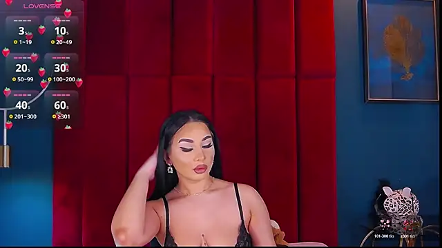 Snapshot of MadyLuxxx chatting on December 20, 2025, 7:43 pm MadyLuxxx online show from December 20, 2025, 7:43 pm