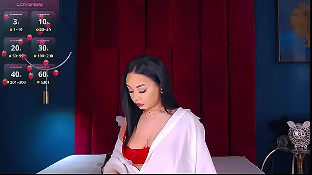 Snapshot of MadyLuxxx chatting on January 14, 2026, 8:03 pm MadyLuxxx online show from January 14, 2026, 8:03 pm