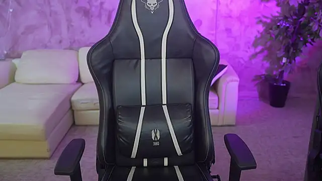 Jasmine Flow online show from November 30, 2025, 8:18 am