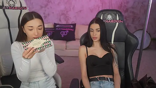 Jasmine Flow online show from April 17, 2026, 7:33 am