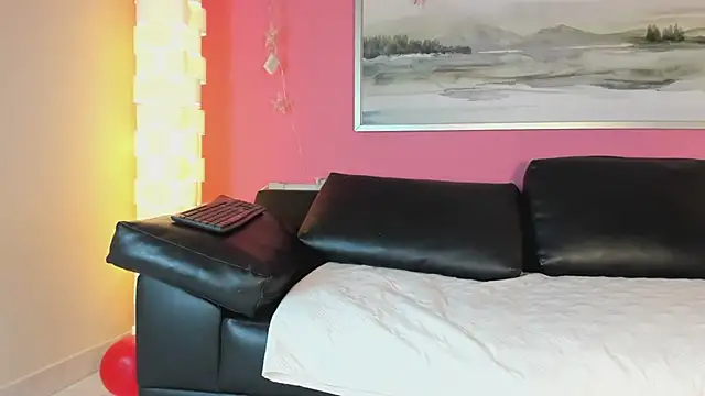 Snapshot of Tiffanysurez_ chatting on February 19, 2025, 1:06 pm Tiffanysurez online show from February 19, 2025, 1:06 pm