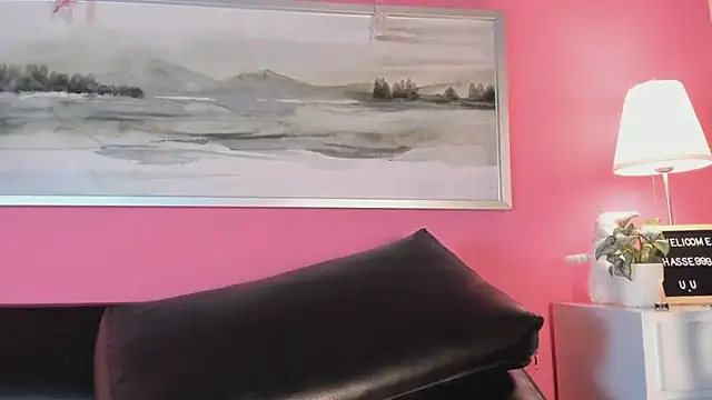 Snapshot of Tiffanysurez_ chatting on February 22, 2025, 10:20 pm Tiffanysurez online show from February 22, 2025, 10:20 pm