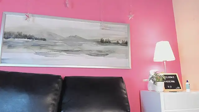 Snapshot of Tiffanysurez_ chatting on March 7, 2025, 10:10 pm Tiffanysurez online show from March 7, 2025, 10:10 pm