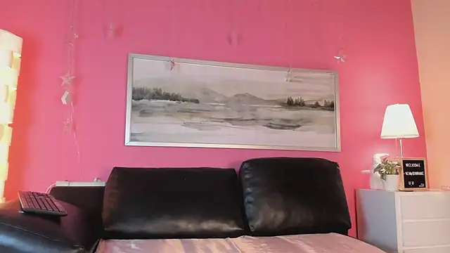 Snapshot of Tiffanysurez_ chatting on March 13, 2025, 7:06 pm Tiffanysurez online show from March 13, 2025, 7:06 pm