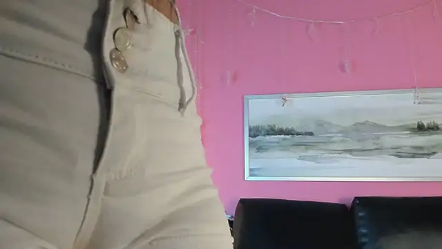 Snapshot of Tiffanysurez_ chatting on March 14, 2025, 7:01 pm Tiffanysurez online show from March 14, 2025, 7:01 pm