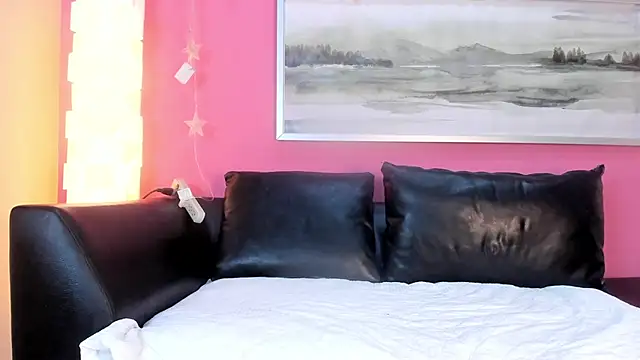 Snapshot of Tiffanysurez_ chatting on September 13, 2025, 8:19 pm Tiffanysurez online show from September 13, 2025, 8:19 pm