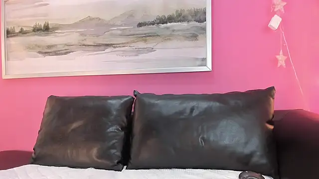 Snapshot of Tiffanysurez_ chatting on September 16, 2025, 8:32 pm Tiffanysurez online show from September 16, 2025, 8:32 pm