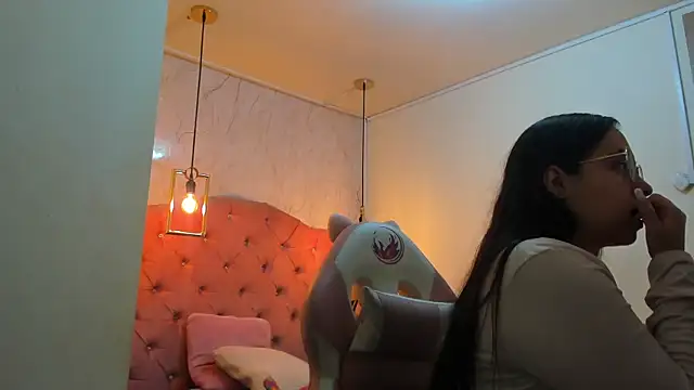 nalalye cruzz  online show from January 29, 2025, 2:09 am