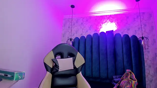 nalalye cruzz  online show from January 8, 2026, 3:42 am