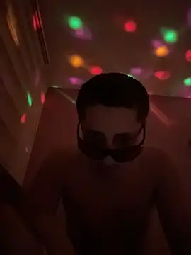 Snapshot of WhiteeMen chatting on November 16, 2025, 9:31 pm WhiteeMen online show from November 16, 2025, 9:31 pm