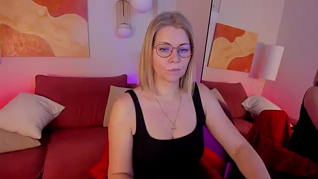 Annie Light online show from December 1, 2025, 5:45 am