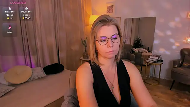 Annie Light online show from April 16, 2026, 6:58 am