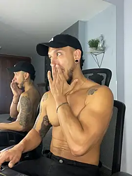 ARON TAYLER01 online show from January 21, 2025, 12:29 pm