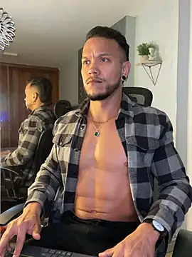 ARON TAYLER01 online show from March 7, 2025, 4:22 pm