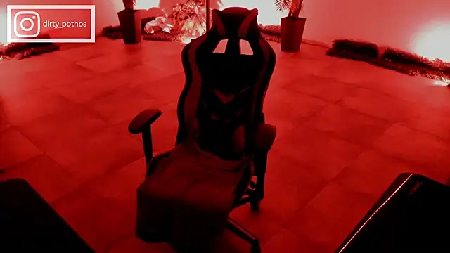 Snapshot of dirty-boss chatting on December 11, 2024, 11:32 pm dirty-boss online show from December 11, 2024, 11:32 pm