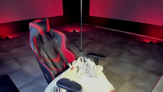 Snapshot of dirty-boss chatting on February 28, 2025, 1:47 pm dirty-boss online show from February 28, 2025, 1:47 pm