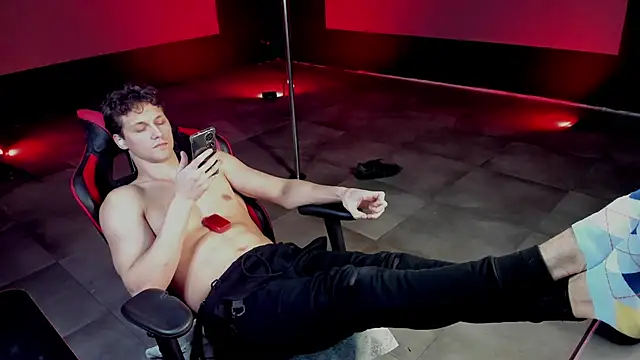 Snapshot of dirty-boss chatting on March 20, 2025, 12:19 am dirty-boss online show from March 20, 2025, 12:19 am