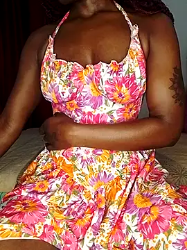 Snapshot of NicRaisaa chatting on October 2, 2025, 3:57 am NicRaisaa online show from October 2, 2025, 3:57 am
