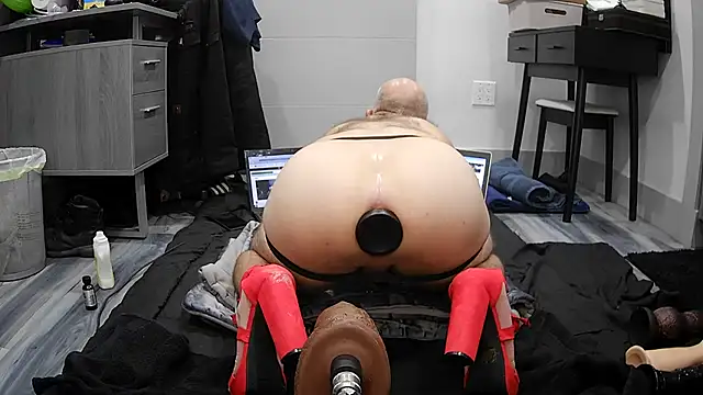 Snapshot of Smalldickcaged chatting on November 16, 2025, 3:12 am Smalldickcaged online show from November 16, 2025, 3:12 am