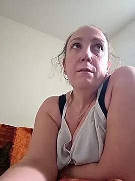 Snapshot of Wisie_Cutie chatting on February 19, 2026, 3:30 pm Wisie Cutie online show from February 19, 2026, 3:30 pm