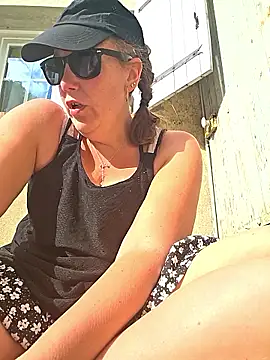 Wisie Cutie online show from April 19, 2026, 3:44 pm