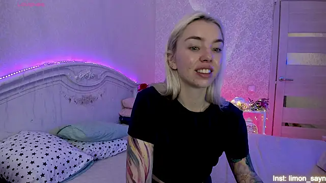 Snapshot of LillyMoure_ chatting on September 12, 2025, 1:28 am LillyMoure  online show from September 12, 2025, 1:28 am